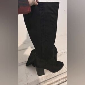 Black boots size 9